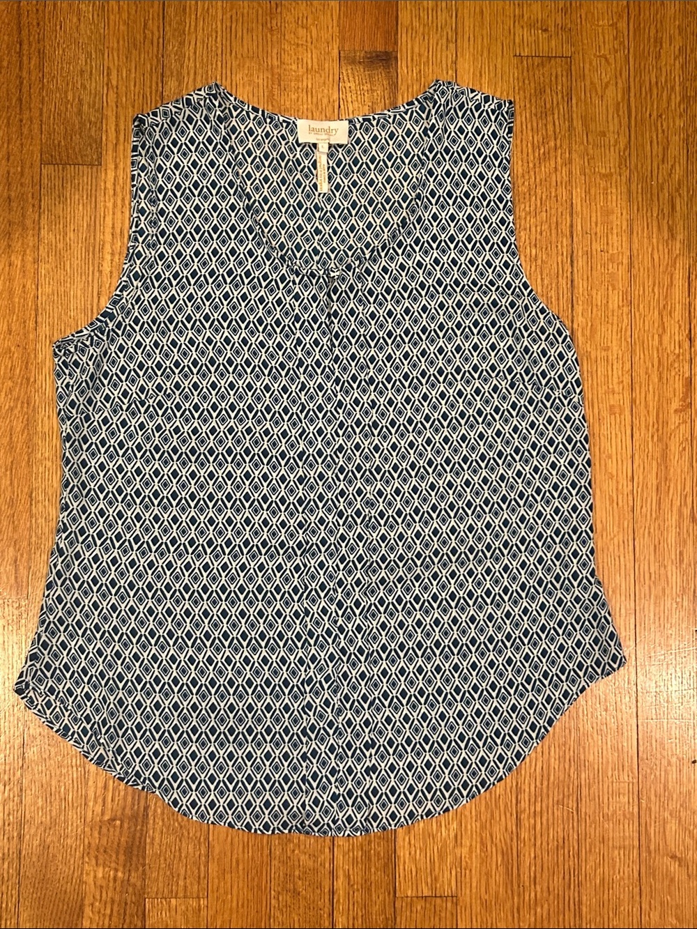 Laundry By Shelli Segal Navy and White Geometric Sleeveless Top